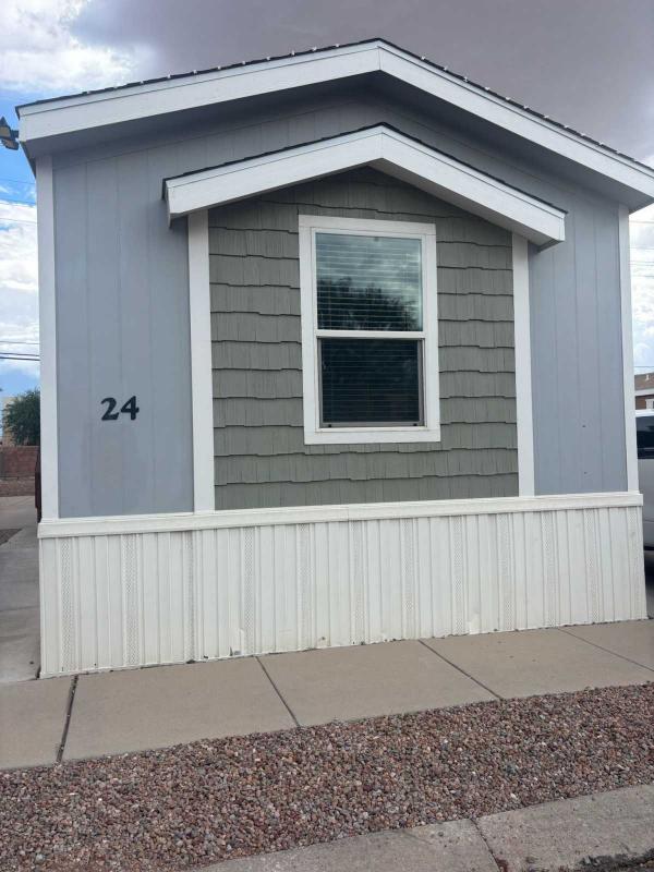 Photo 1 of 2 of home located at 5600 S Country Club Rd Trlr 24 Tucson, AZ 85706