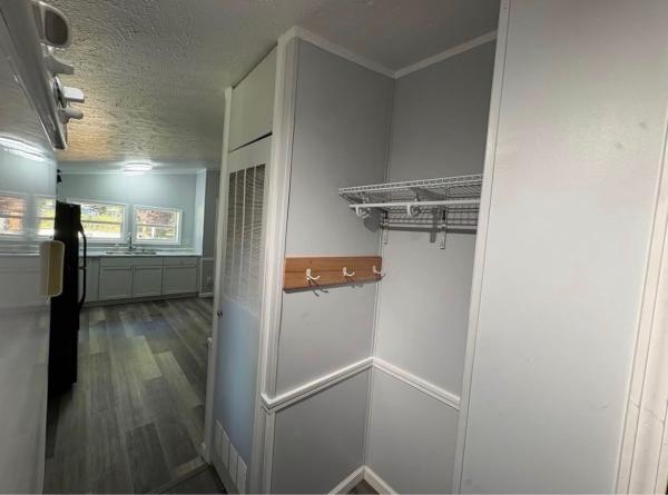 2006 Holly Park Mobile Home