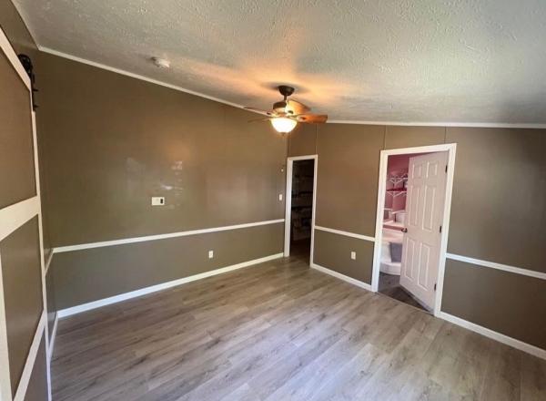 2006 Holly Park Mobile Home