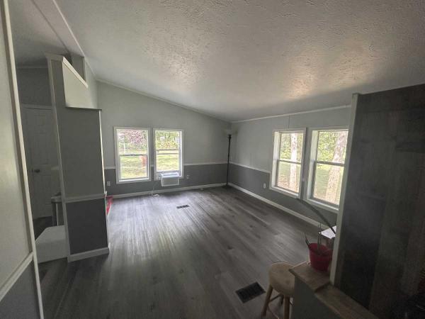 2006 Holly Park Mobile Home