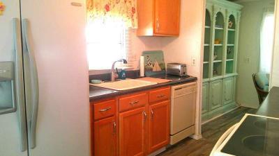 Photo 5 of 8 of home located at 18 Date Ave Lot #163 Bradenton, FL 34207