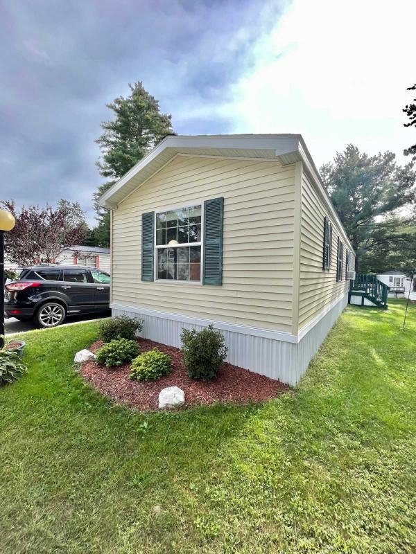 2010  Mobile Home For Sale