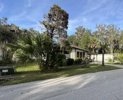 Photo 4 of 44 of home located at 25245 NE 137th Lane Salt Springs, FL 32134