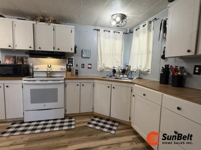 Photo 5 of 38 of home located at 24 Franklin Circle Sorrento, FL 32776