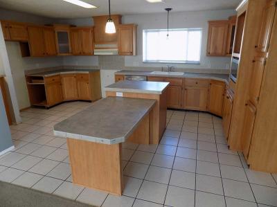 Photo 4 of 49 of home located at 2869 Verona Dr Northville, MI 48167