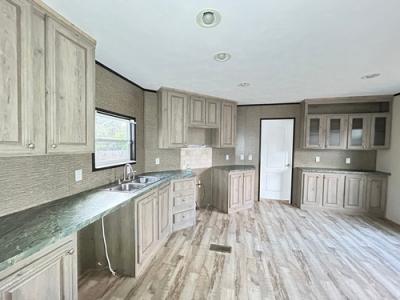 Photo 4 of 9 of home located at 259 Oak Shores Dr Manvel, TX 77578