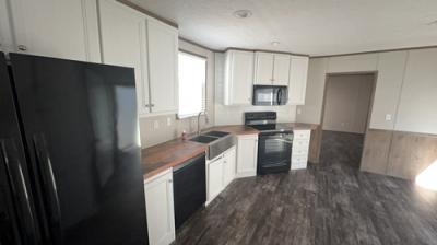 Photo 3 of 11 of home located at 25898 I-30 Frontage Rd Bryant, AR 72022