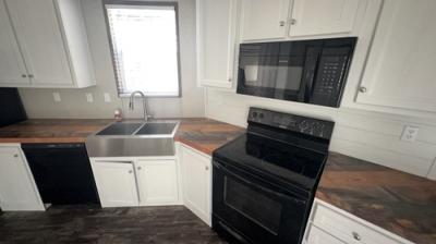 Photo 4 of 11 of home located at 25898 I-30 Frontage Rd Bryant, AR 72022