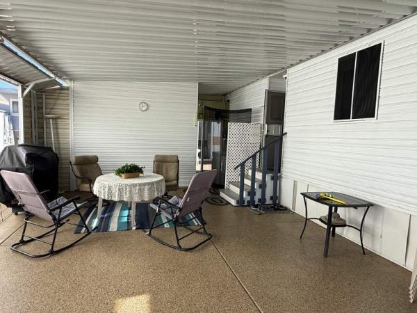 1998 OakP Mobile Home For Sale