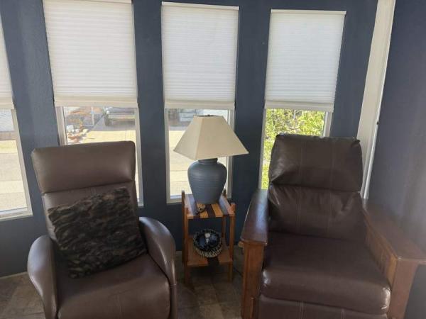 1998 OakP Mobile Home For Sale