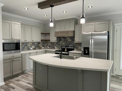 Photo 4 of 19 of home located at 1405 82nd Avenue, Site #264 Vero Beach, FL 32966