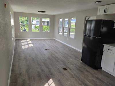 Photo 2 of 6 of home located at 101 Oakhill Ridge Rd Valrico, FL 33594