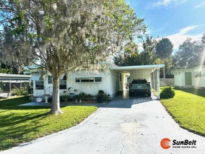 Photo 2 of 23 of home located at 25 Lavender Lane Eustis, FL 32726