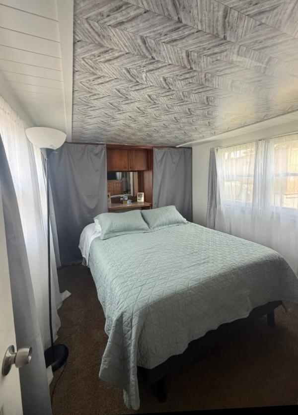 1986 Vindale mobile Home