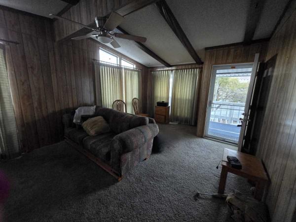 1981 LANCER HOMES INC.	 ROYAL MONARCH Manufactured Home