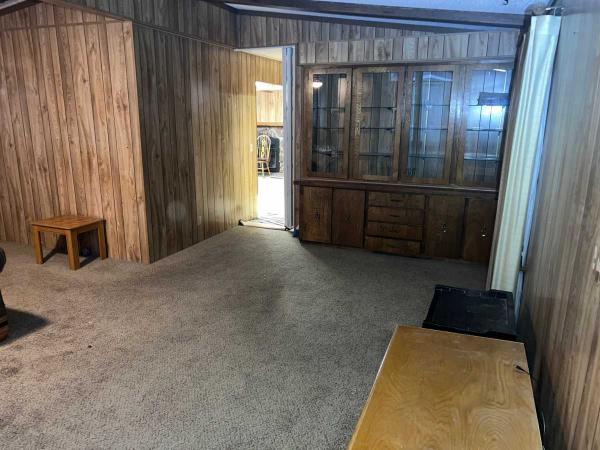 1981 LANCER HOMES INC.	 ROYAL MONARCH Manufactured Home