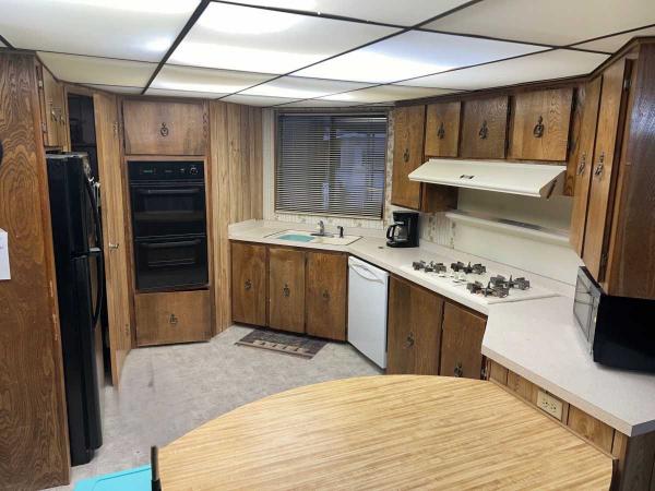 1981 LANCER HOMES INC.	 ROYAL MONARCH Manufactured Home