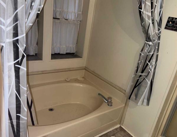 1981 LANCER HOMES INC.	 ROYAL MONARCH Manufactured Home