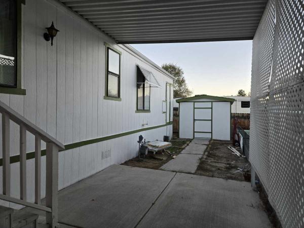 1981 LANCER HOMES INC.	 ROYAL MONARCH Manufactured Home