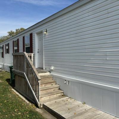 Photo 3 of 31 of home located at 9901 State Road 3 #0011 Muncie, IN 47303