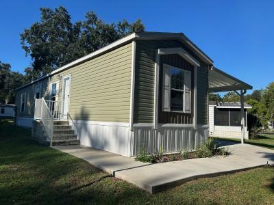 Photo 3 of 14 of home located at 35155 Waters Edge Dr Lot #40 Fruitland Park, FL 34731