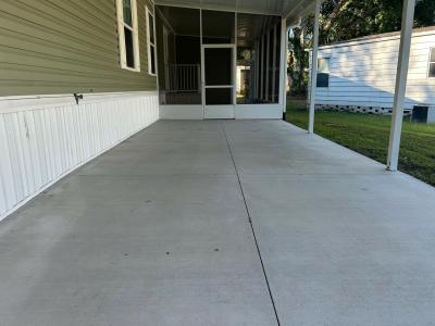 Photo 5 of 14 of home located at 35155 Waters Edge Dr Lot #40 Fruitland Park, FL 34731