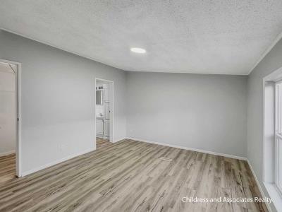 Photo 3 of 14 of home located at 1491 Red Oak Lane Belmont, MI 49306