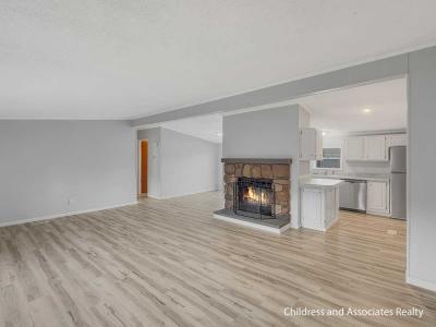 Photo 2 of 14 of home located at 1491 Red Oak Lane Belmont, MI 49306