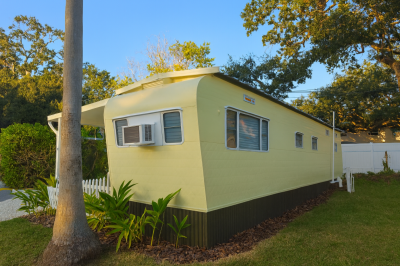 Photo 5 of 27 of home located at 1610 West Bay Dr Largo, FL 33770