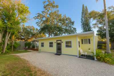 Photo 3 of 27 of home located at 1610 West Bay Dr Largo, FL 33770