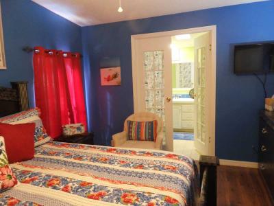 Photo 4 of 16 of home located at 2853 Steamboat Loop North Fort Myers, FL 33917