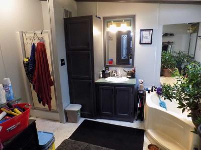 Photo 5 of 35 of home located at 23153 Suffield Lane Brownstown, MI 48174