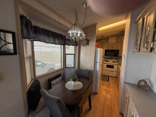 1990 Skyline Manufactured Home