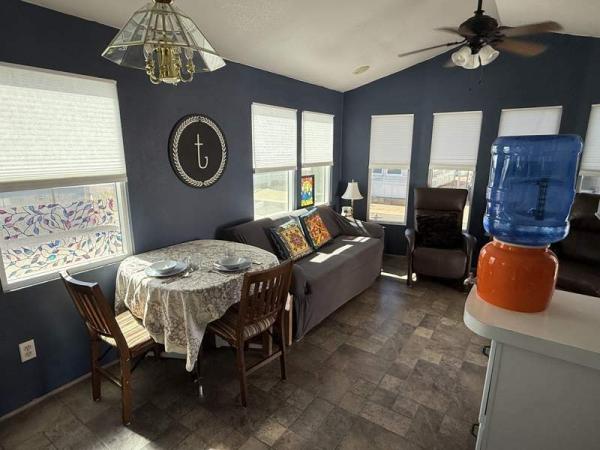 1990 Skyline Manufactured Home