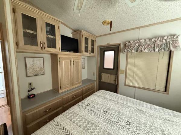 1990 Skyline Manufactured Home