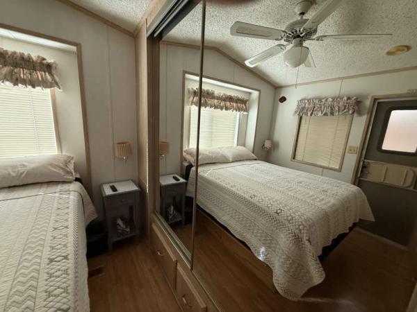 1990 Skyline Manufactured Home