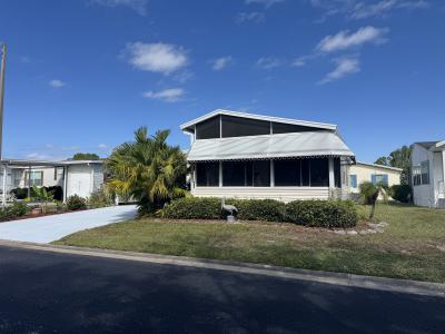 Photo 2 of 14 of home located at 2115 Sawgrass Ln Ruskin, FL 33570