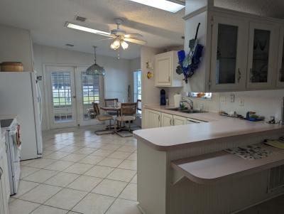 Photo 5 of 14 of home located at 731 Royal Forest Dr Auburndale, FL 33823