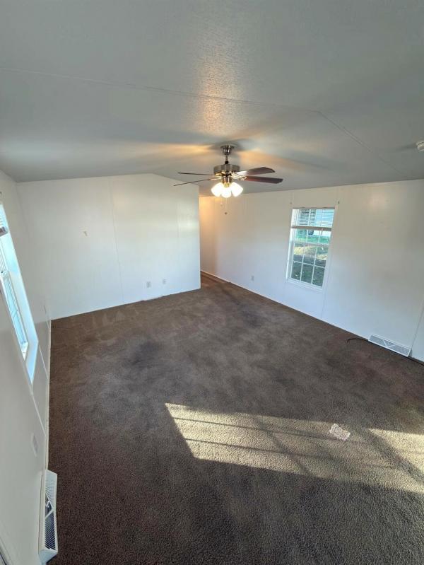 2005 Fleetwood Celebration 2562Y  Home