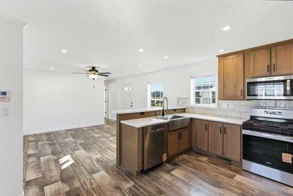 2026 Redman 67 NWSSL26602  Home