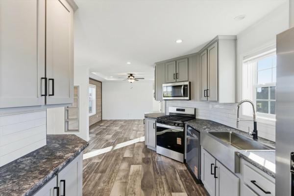 2026 Redman 70 NWSSL46627  Home