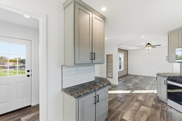 2026 Redman 70 NWSSL46627  Home