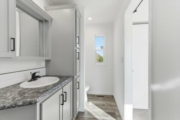 2026 Redman 70 NWSSL46627  Home