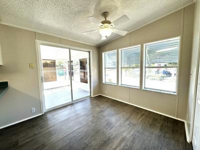 Photo 4 of 11 of home located at 941 SE Lillian St Crystal River, FL 34429