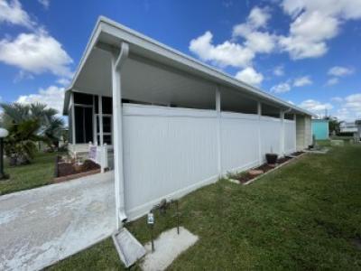 Photo 4 of 13 of home located at 1225 48th Avenue Drive Bradenton, FL 34203