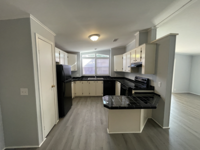 Photo 2 of 12 of home located at 507 Bluff Drive Auburndale, FL 33823