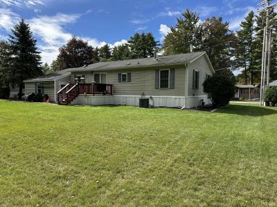 Photo 2 of 12 of home located at 10 Centerwood Drive Concord, NH 03301