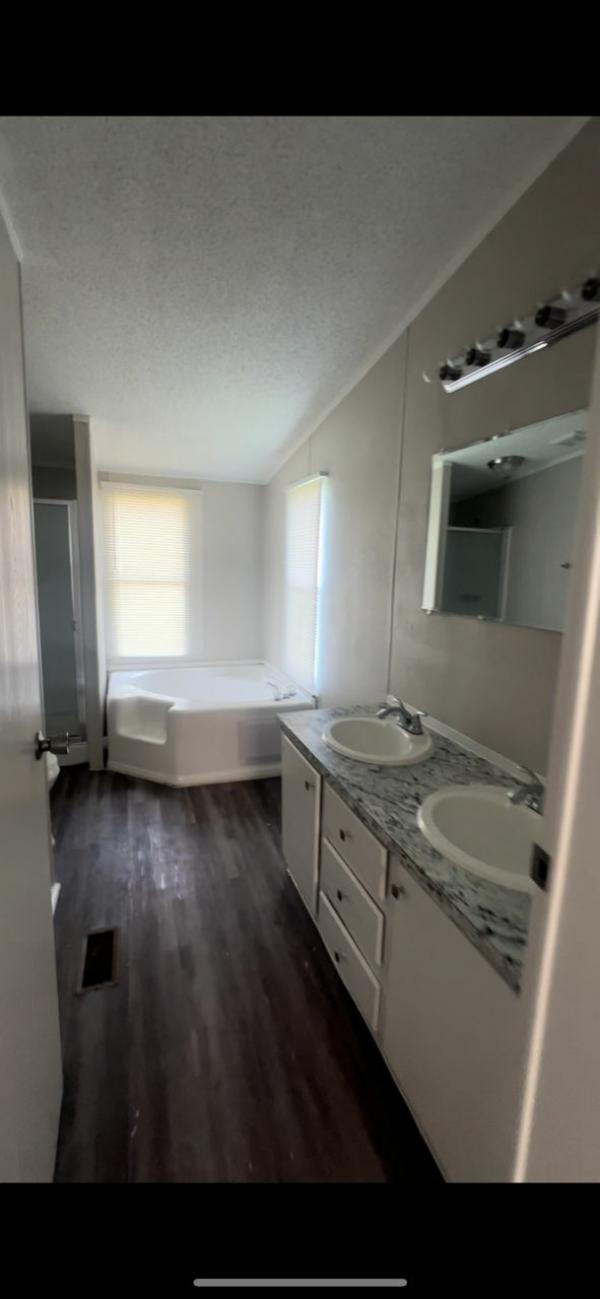 1998 Oakwood Homes Corp Mobile Home For Sale