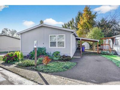 Photo 4 of 12 of home located at 18789 Central Pt. #8 Oregon Ciyt, OR 97045