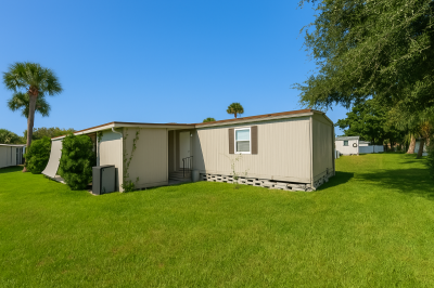 Photo 5 of 24 of home located at 601 Starky Rd Largo, FL 33771